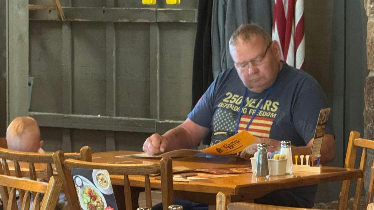 Adairsville Cracker Barrel Witness Calls Police After Man Repeatedly Slaps Toddler in Public