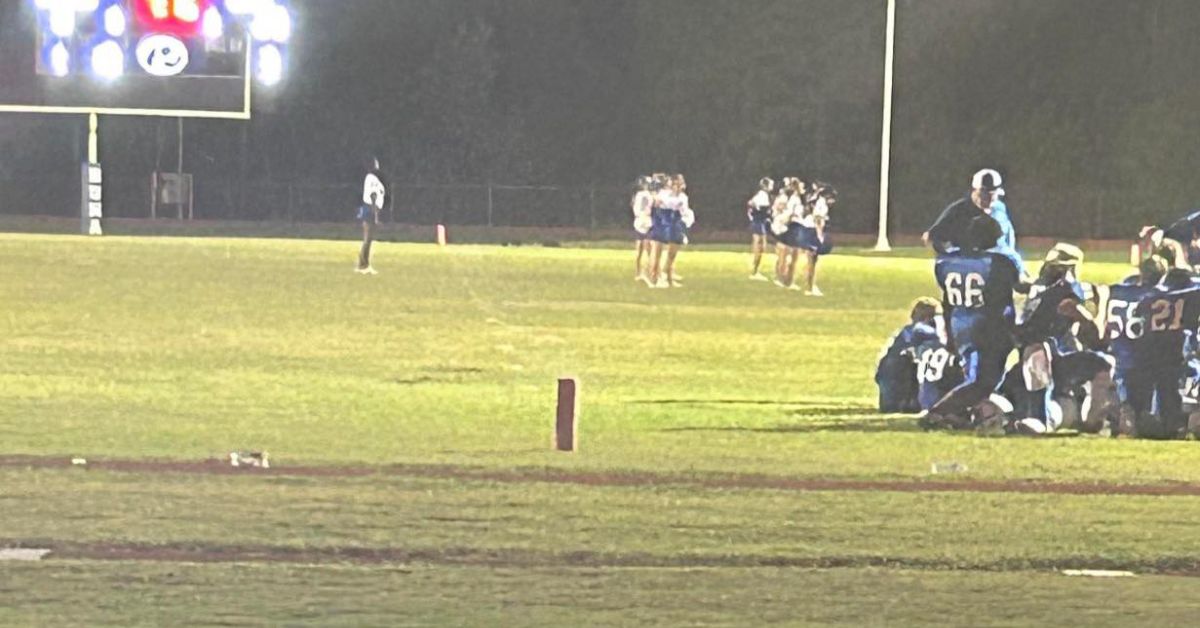 Buna High School Left The Only Black Cheerleader Isolated During The Performance, With Her Mother Absent And Witnesses Failing To Intervene!