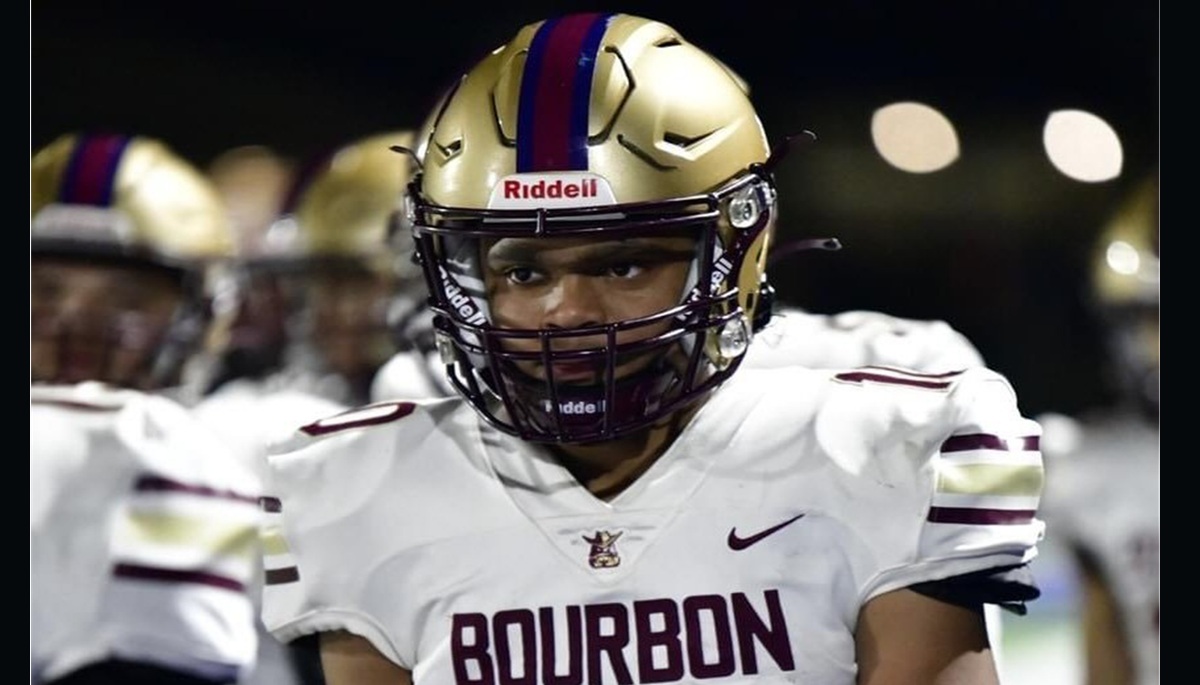 Paris High’s Dexter Leverett Jr. Says, “My Style of Play is Aggressive Because Football is the Only Sport Where You Can Hit Someone and Not Get in Any Trouble”