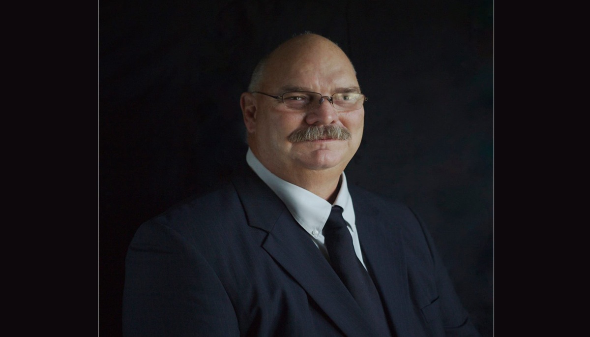 Mt. Vernon HS Football Coach Doug Peacock Dies After Battling With Cancer, Leaving His Beloved Wife, Desa