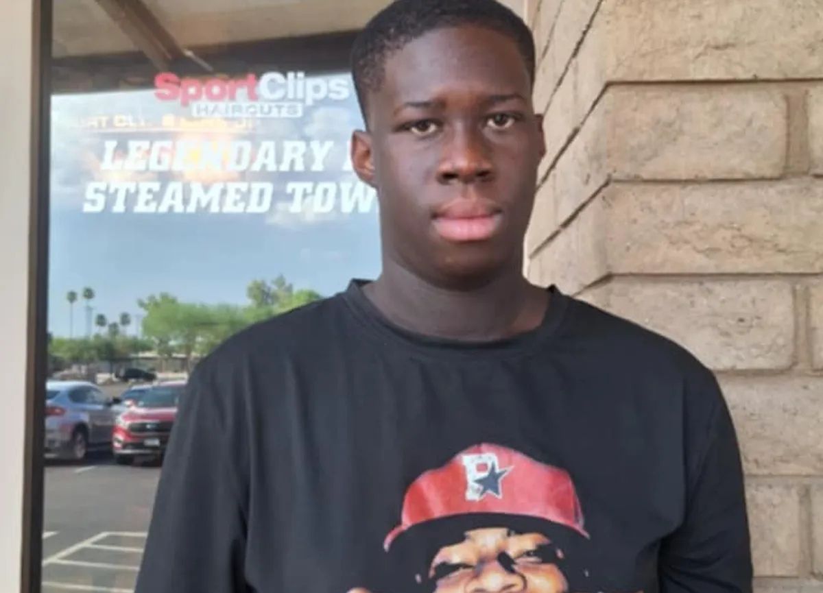 17-Year-Old Red Mountain HS Basketball Star, Jaquan, Passes Away in Devastating Car Crash That Killed Two and Injured Rescuing Officers